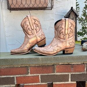 Lane size 9 metallic rose gold Western Cowboy Boots